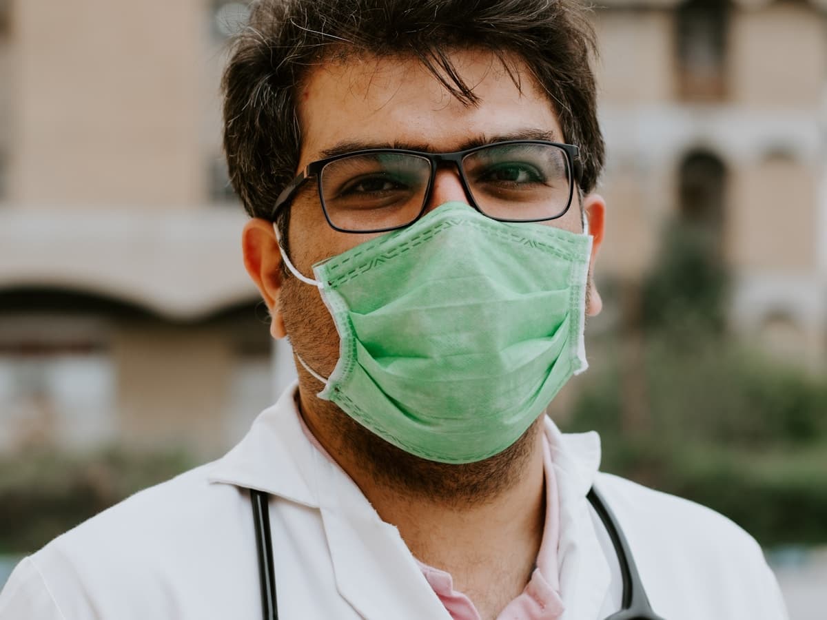 Doctor wearing a face mask and stethoscope